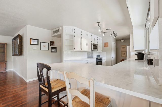 5308 E Mount Whitney Avenue, Laton, CA 93242
