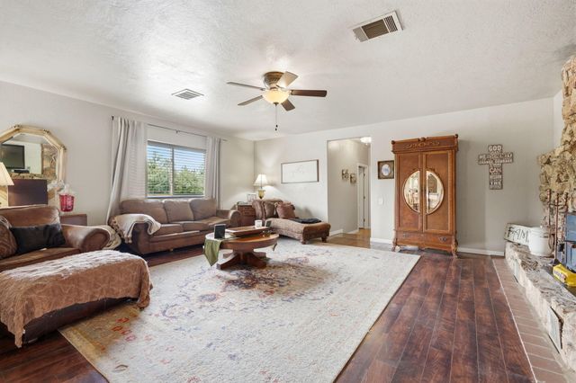 5308 E Mount Whitney Avenue, Laton, CA 93242