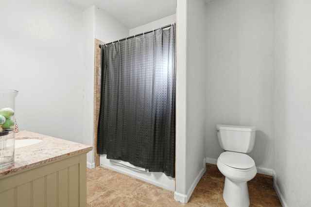 5308 E Mount Whitney Avenue, Laton, CA 93242