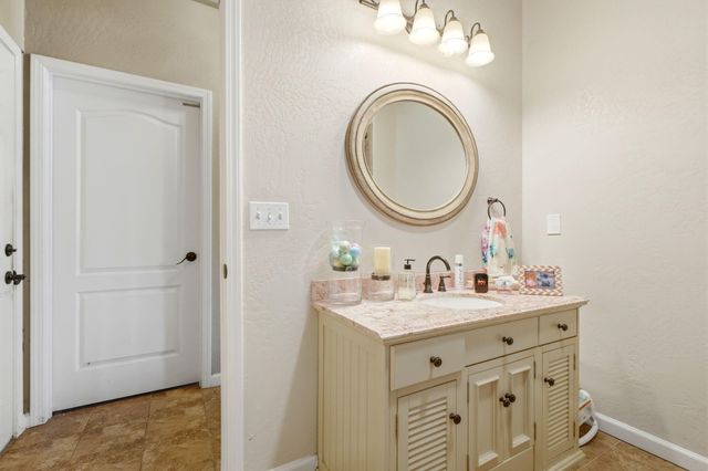 5308 E Mount Whitney Avenue, Laton, CA 93242