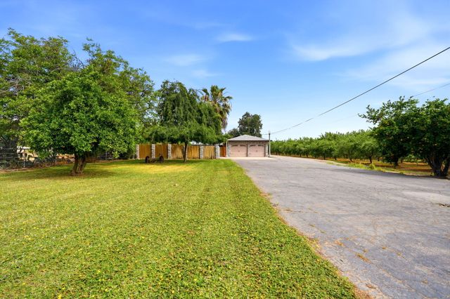 5308 E Mount Whitney Avenue, Laton, CA 93242