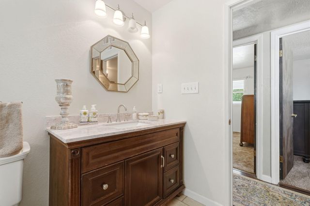 5308 E Mount Whitney Avenue, Laton, CA 93242