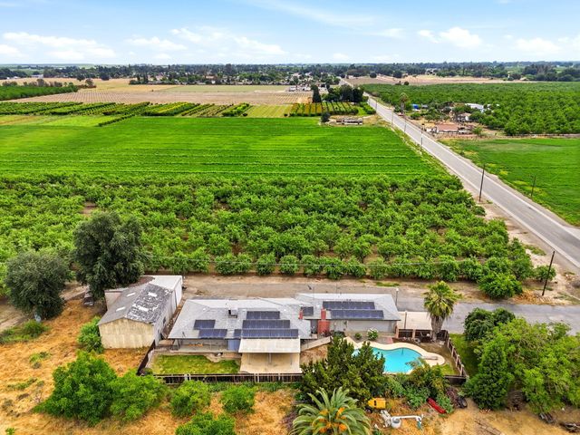 5308 E Mount Whitney Avenue, Laton, CA 93242