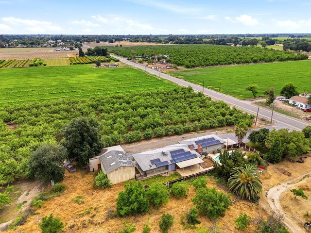 5308 E Mount Whitney Avenue, Laton, CA 93242