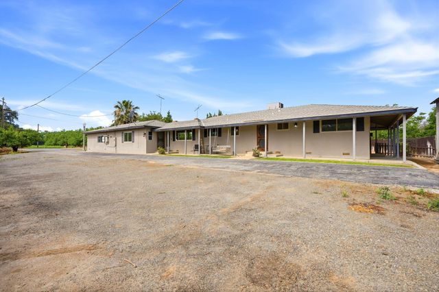 5308 E Mount Whitney Avenue, Laton, CA 93242