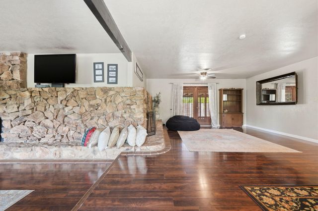 5308 E Mount Whitney Avenue, Laton, CA 93242