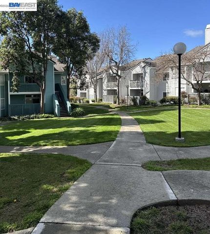303 Dursey Dr, Pinole, CA 94564