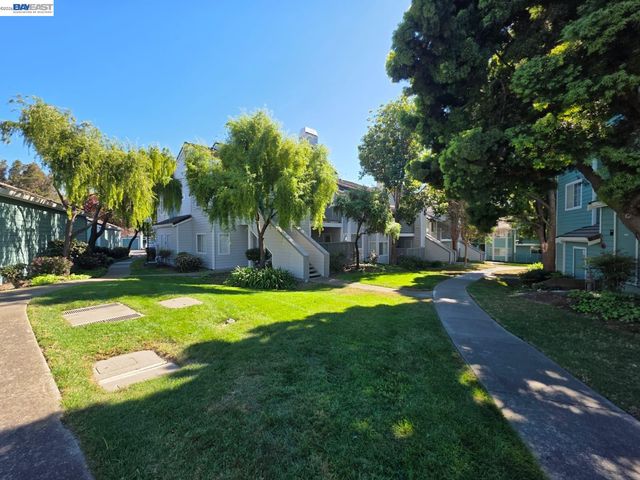 303 Dursey Dr, Pinole, CA 94564
