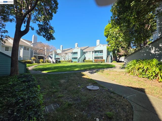 303 Dursey Dr, Pinole, CA 94564