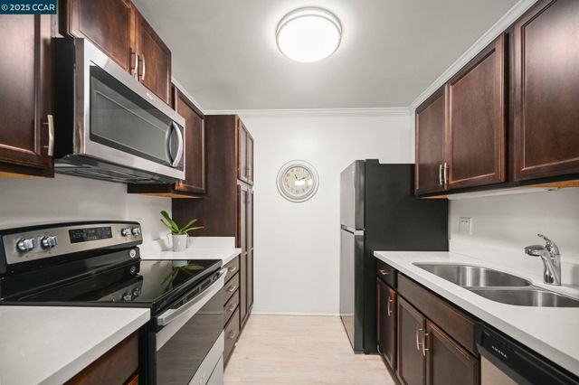 1411 Marchbanks Dr 2, Walnut Creek, CA 94598