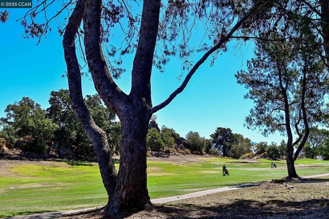 1411 Marchbanks Dr 2, Walnut Creek, CA 94598