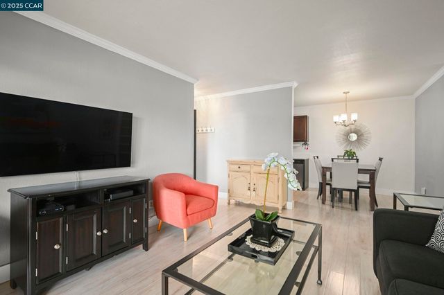 1411 Marchbanks Dr 2, Walnut Creek, CA 94598