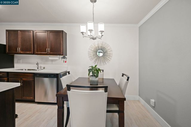 1411 Marchbanks Dr 2, Walnut Creek, CA 94598