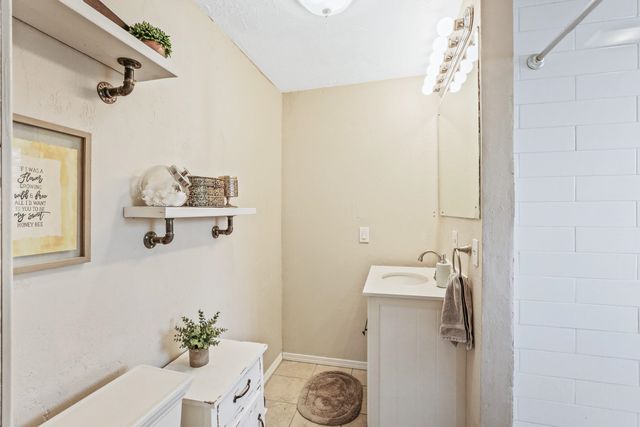 1028 E 38th Ave, Spokane, WA 99203