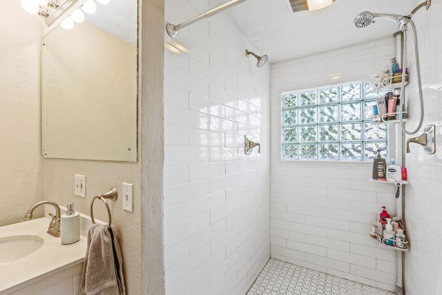 1028 E 38th Ave, Spokane, WA 99203