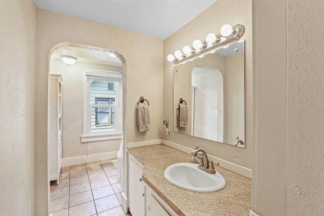 1028 E 38th Ave, Spokane, WA 99203