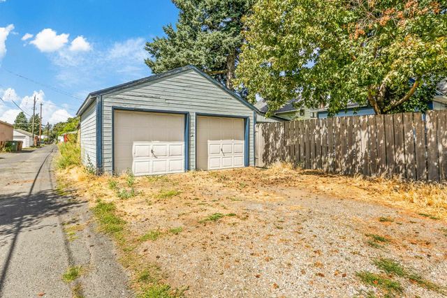 1028 E 38th Ave, Spokane, WA 99203