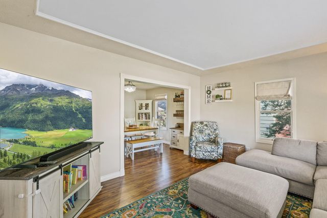 1028 E 38th Ave, Spokane, WA 99203