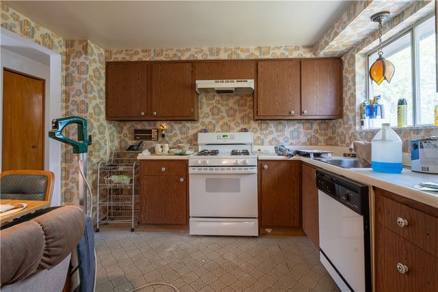 2501 College Park Rd, Shaler, PA 15101