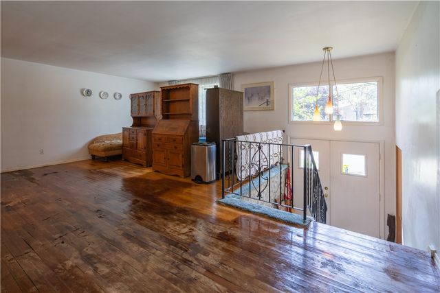 2501 College Park Rd, Shaler, PA 15101