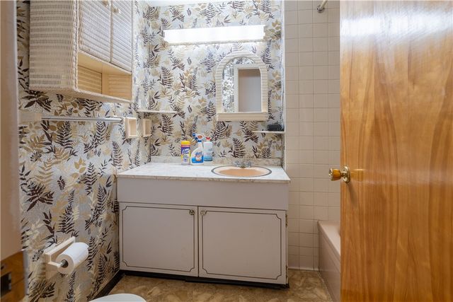 2501 College Park Rd, Shaler, PA 15101