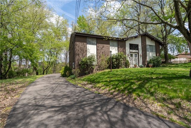 2501 College Park Rd, Shaler, PA 15101