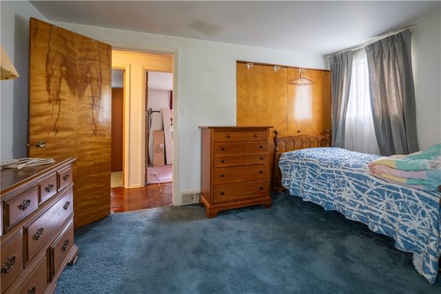 2501 College Park Rd, Shaler, PA 15101