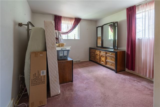 2501 College Park Rd, Shaler, PA 15101