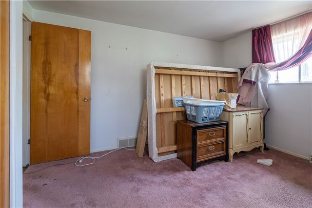 2501 College Park Rd, Shaler, PA 15101