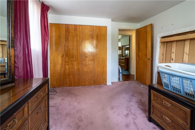 2501 College Park Rd, Shaler, PA 15101