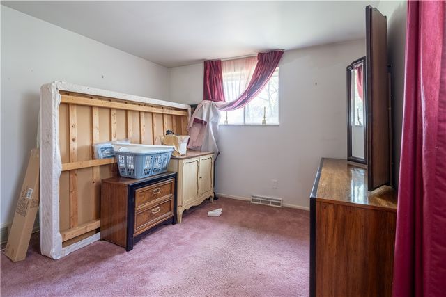 2501 College Park Rd, Shaler, PA 15101