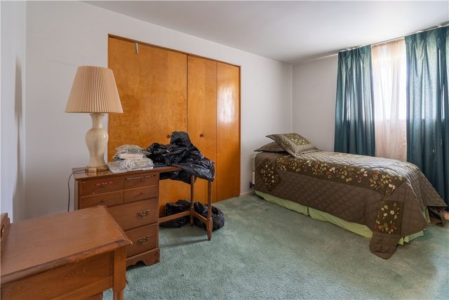 2501 College Park Rd, Shaler, PA 15101