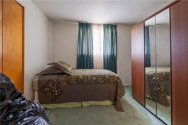 2501 College Park Rd, Shaler, PA 15101