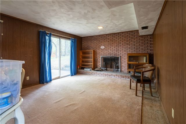 2501 College Park Rd, Shaler, PA 15101