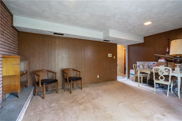 2501 College Park Rd, Shaler, PA 15101