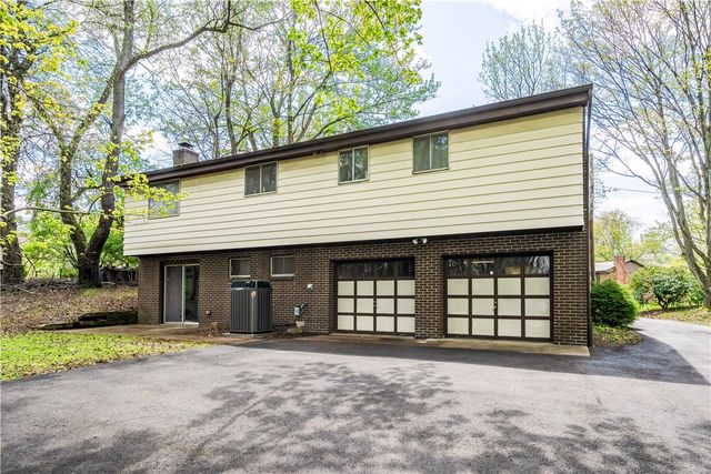 2501 College Park Rd, Shaler, PA 15101