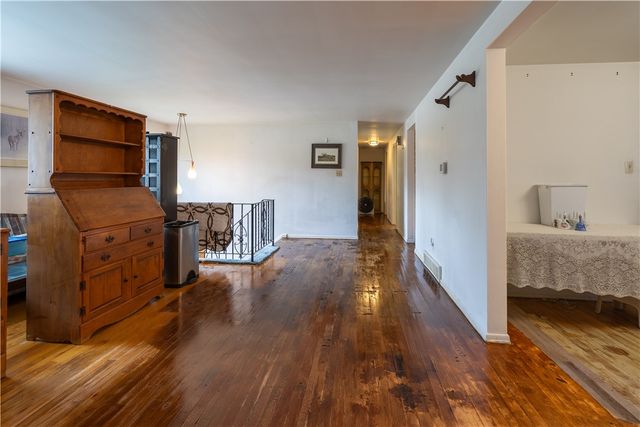 2501 College Park Rd, Shaler, PA 15101