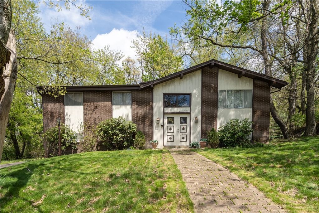 2501 College Park Rd, Shaler, PA 15101