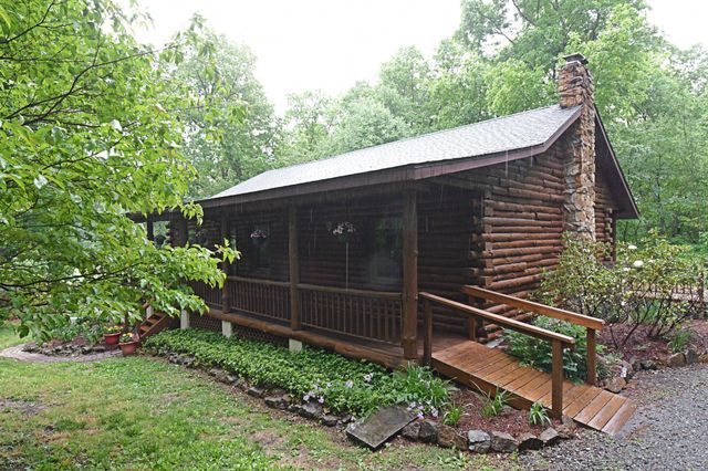 148 FREDERICKSVILLE RD, Mertztown, PA 19539