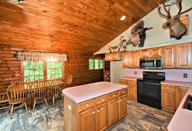 148 FREDERICKSVILLE RD, Mertztown, PA 19539