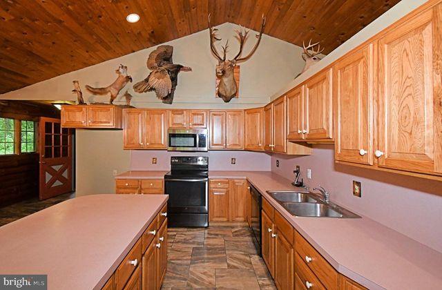 148 FREDERICKSVILLE RD, Mertztown, PA 19539
