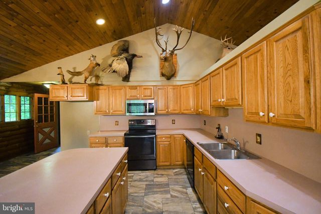 148 FREDERICKSVILLE RD, Mertztown, PA 19539