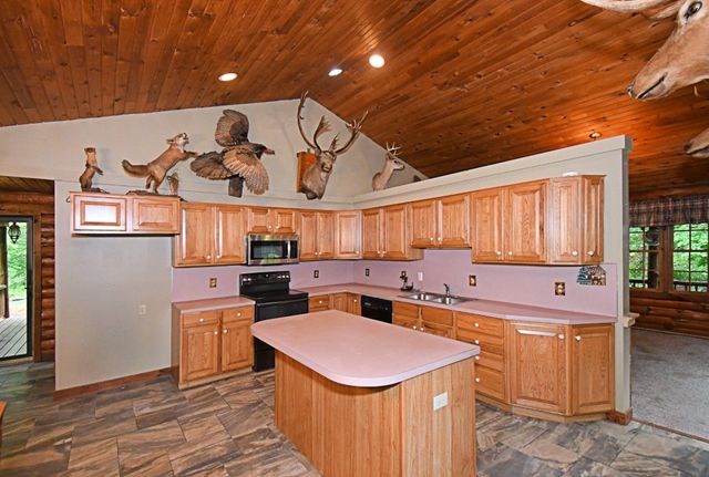 148 FREDERICKSVILLE RD, Mertztown, PA 19539