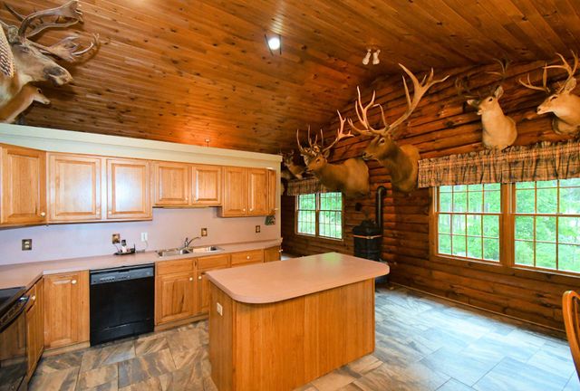 148 FREDERICKSVILLE RD, Mertztown, PA 19539