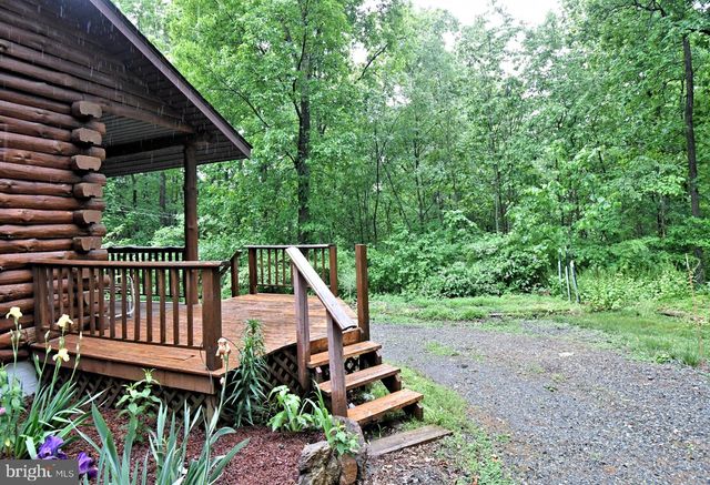 148 FREDERICKSVILLE RD, Mertztown, PA 19539