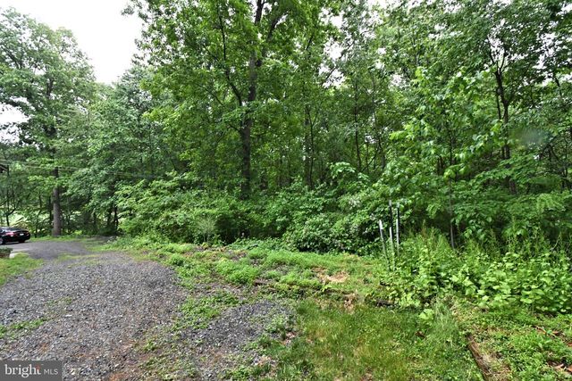 148 FREDERICKSVILLE RD, Mertztown, PA 19539