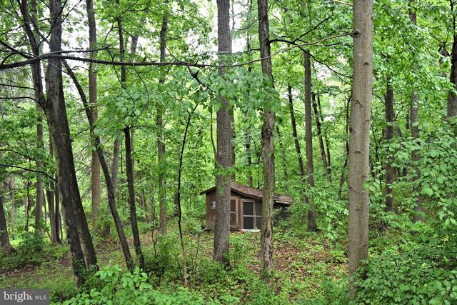 148 FREDERICKSVILLE RD, Mertztown, PA 19539