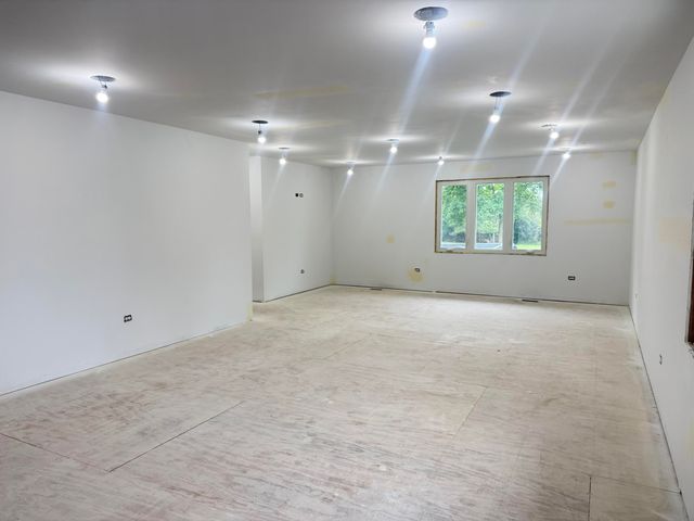 7202 E 83rd Avenue, Crown Point, IN 46307