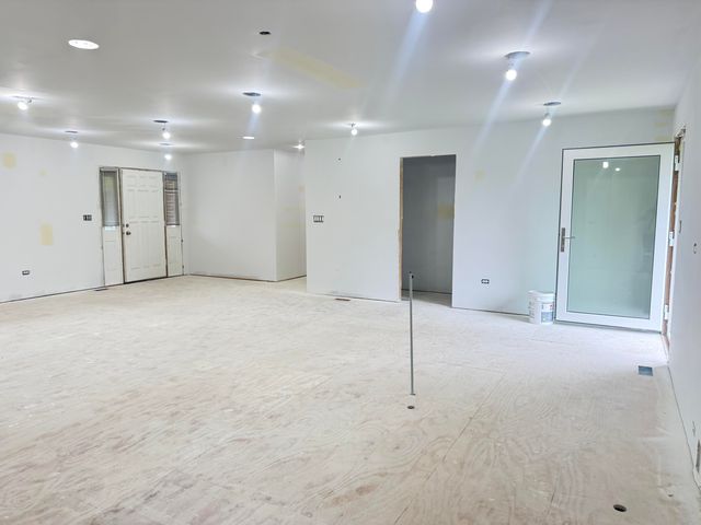 7202 E 83rd Avenue, Crown Point, IN 46307