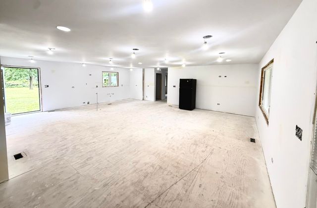 7202 E 83rd Avenue, Crown Point, IN 46307